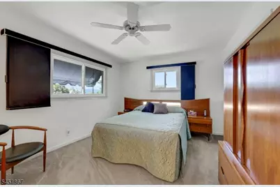 37 Hilltop Ter, Bloomingdale, NJ 07403 - Photo 10