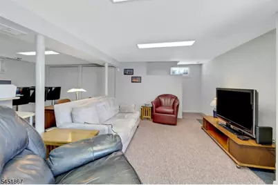37 Hilltop Ter, Bloomingdale, NJ 07403 - Photo 16