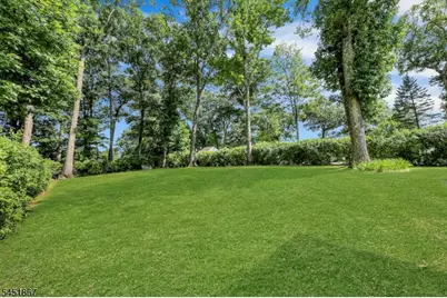 37 Hilltop Ter, Bloomingdale, NJ 07403 - Photo 18