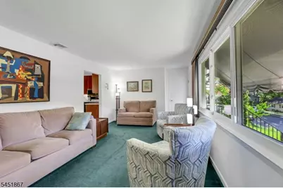 37 Hilltop Ter, Bloomingdale, NJ 07403 - Photo 4