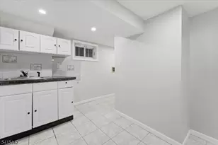 21 Hazard Pl, Elizabeth, NJ 07208 - Photo 32