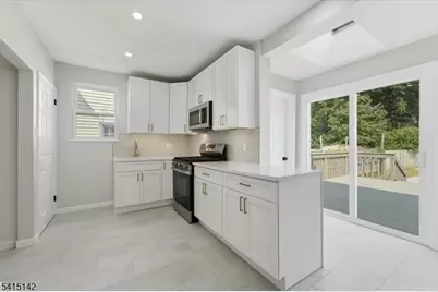 21 Hazard Pl, Elizabeth, NJ 07208 - Photo 10