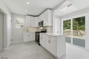 21 Hazard Pl, Elizabeth, NJ 07208 - Photo 10