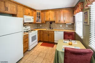 10 Brookstone Cir, Parsippany, NJ 07950 - Photo 4