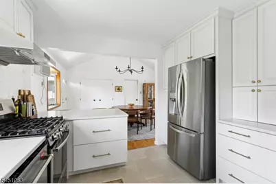 329 Maplewood Ave, Kenilworth, NJ 07033 - Photo 8