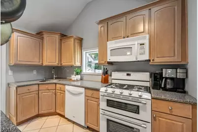 19 Edgewood Rd, Ringwood, NJ 07456 - Photo 10