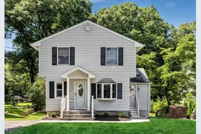 19 Edgewood Rd, Ringwood, NJ 07456 - Photo 1