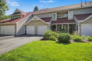 24 Pine Hollow Ct, Jefferson Township, NJ 07438 - Photo 2