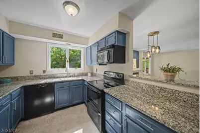 24 Pine Hollow Ct, Jefferson Township, NJ 07438 - Photo 10