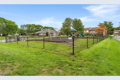 624 Robin Rd, Hillsborough Township, NJ 08844 - Photo 22
