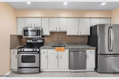 624 Robin Rd, Hillsborough Township, NJ 08844 - Photo 4
