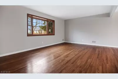 28 Bear Brook Ln, Livingston, NJ 07039 - Photo 2