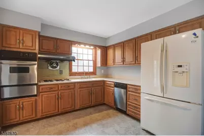 28 Bear Brook Ln, Livingston, NJ 07039 - Photo 8