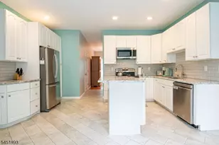 7 White Oak Dr, Vernon, NJ 07461 - Photo 2