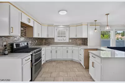 112 Rosewood Ter, Linden, NJ 07036 - Photo 8