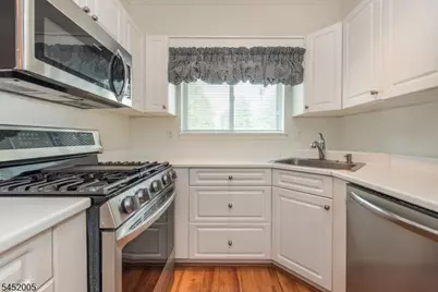 607 Brittany Dr, Wayne, NJ 07470 - Photo 2