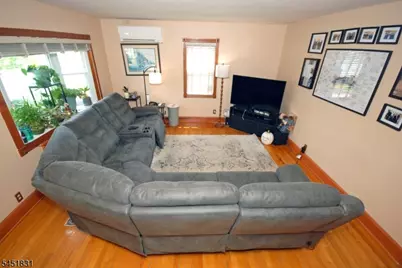 131 Weiss Ter, Raritan, NJ 08869 - Photo 4
