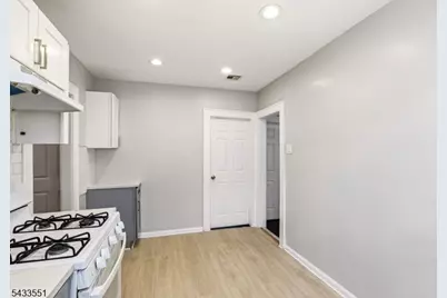 28 Underwood St, Newark, NJ 07106 - Photo 8