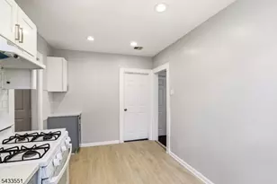 28 Underwood St, Newark, NJ 07106 - Photo 8