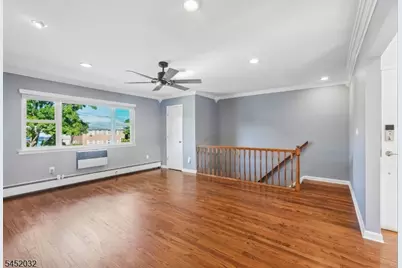 39 Manchester Ct, Wayne, NJ 07470 - Photo 2