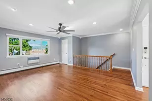 39 Manchester Ct, Wayne, NJ 07470 - Photo 2