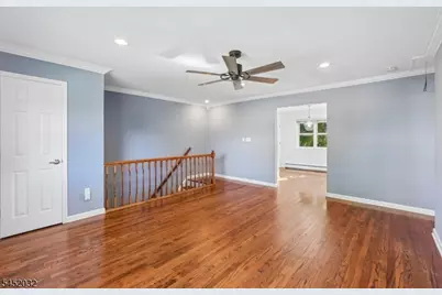 39 Manchester Ct, Wayne, NJ 07470 - Photo 4
