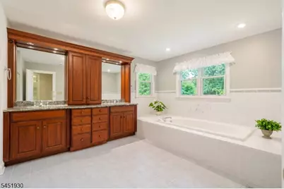 40 Newland Ct, Bridgewater, NJ 08807 - Photo 16