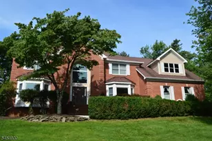 40 Newland Ct, Bridgewater Twp., NJ 08807 - Photo 2