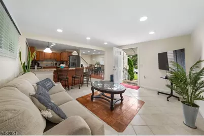 108 Independence Dr, Roselle, NJ 07203 - Photo 6