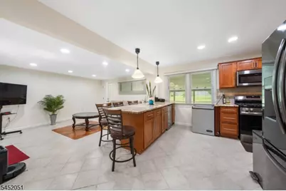 108 Independence Dr, Roselle, NJ 07203 - Photo 8