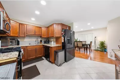 108 Independence Dr, Roselle, NJ 07203 - Photo 10