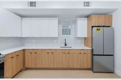 369 6th Ave, Newark, NJ 07107 - Photo 32
