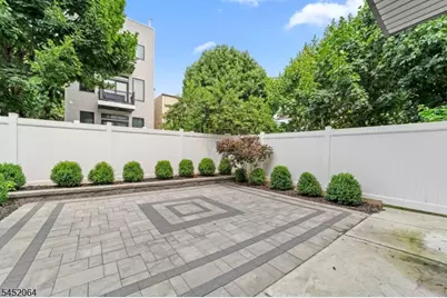 204 Bowers St, Jersey City, NJ 07307 - Photo 20