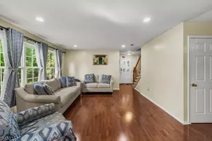 262 Retta Ct, Piscataway Township, NJ 08854 - Photo 4