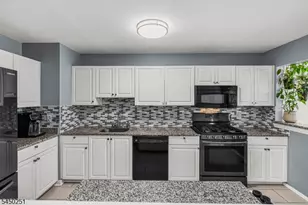 262 Retta Ct, Piscataway Township, NJ 08854 - Photo 10