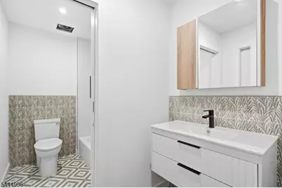 647 S 10th St, Newark, NJ 07108 - Photo 16