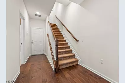 18 Cortland Ct-Unit A, Livingston, NJ 07039 - Photo 4