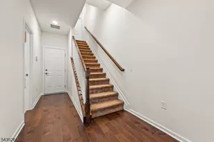 18 Cortland Ct, Livingston, NJ 07039 - Photo 4
