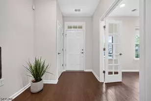 18 Cortland Ct, Livingston, NJ 07039 - Photo 2