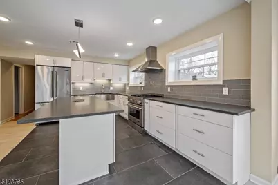 480 Parkway Dr #1, Clark Township, NJ 07066 - Photo 10