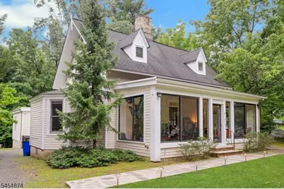8 Franklin Pl, Summit, NJ 07901 - Photo 2