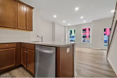 8 Jessica Ln, Union Township, NJ 07083 - Photo 10