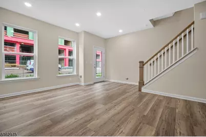 8 Jessica Ln, Union Township, NJ 07083 - Photo 4