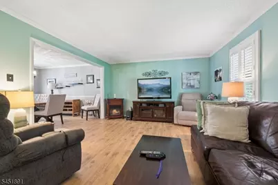 19 Mohawk Ave, Hopatcong, NJ 07843 - Photo 8