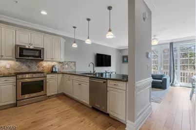 8 Schmidt Cir, Watchung, NJ 07069 - Photo 6