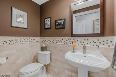 8 Schmidt Cir, Watchung, NJ 07069 - Photo 4