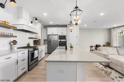 104 Iris Ct, Warren Township, NJ 07059 - Photo 14