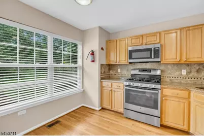 8 Edith Pl, Franklin Township, NJ 08873 - Photo 12