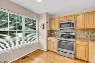 8 Edith Pl, Franklin Township, NJ 08873 - Photo 12