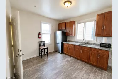 186 Oakwood Pl #1, Orange, NJ 07050 - Photo 4